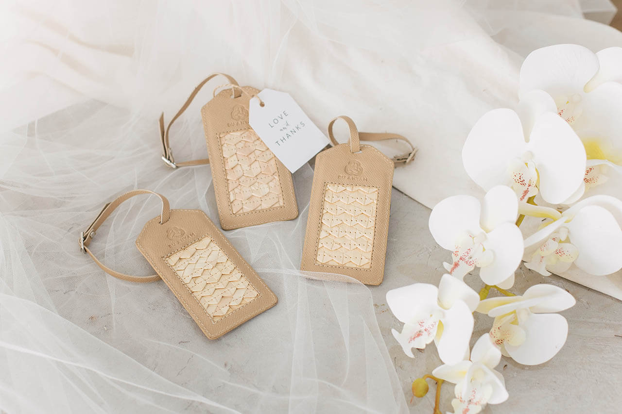 souvenir kantor eksklusif